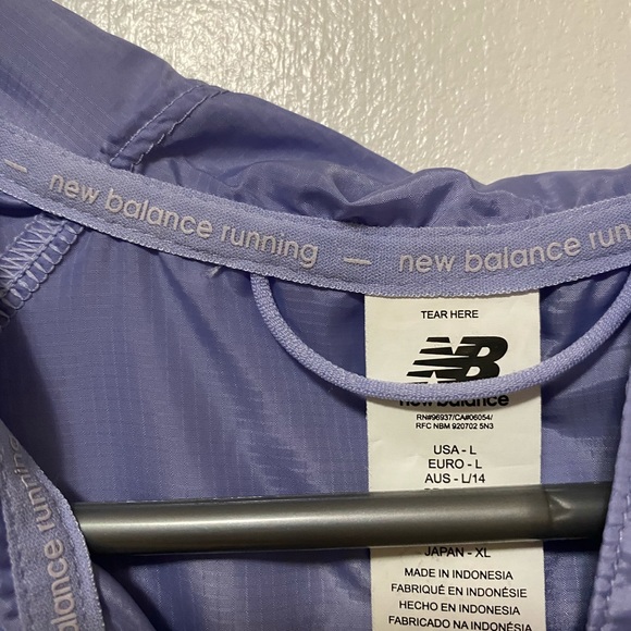 New Balance lightweight windbreaker - Picture 4 of 5